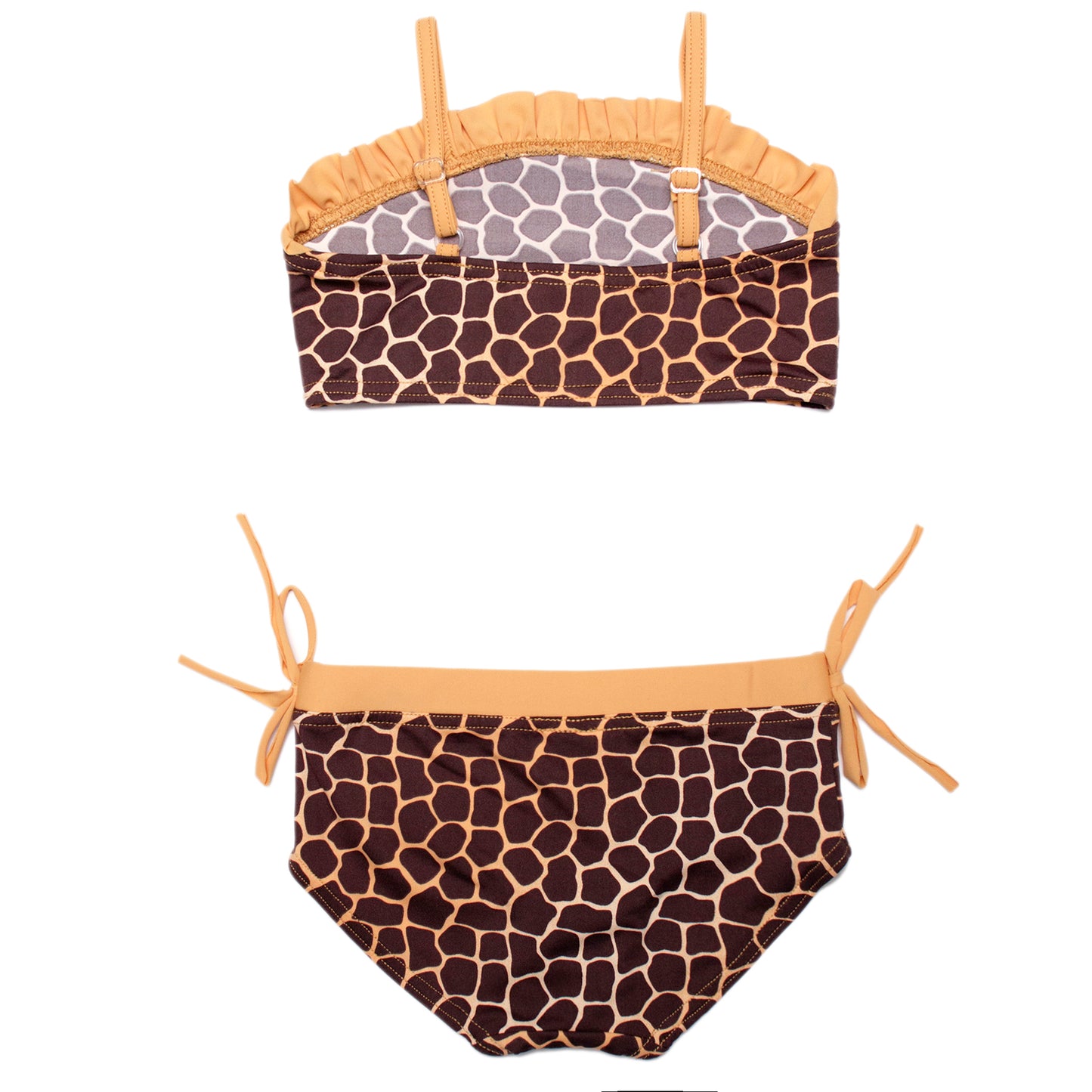 Zsiráf mintás kétrészes kislány bikini szett hátulról fotózva fehér háttéren, állítható vállpántos felsővel és klasszikus bugyi szabású alsóval.