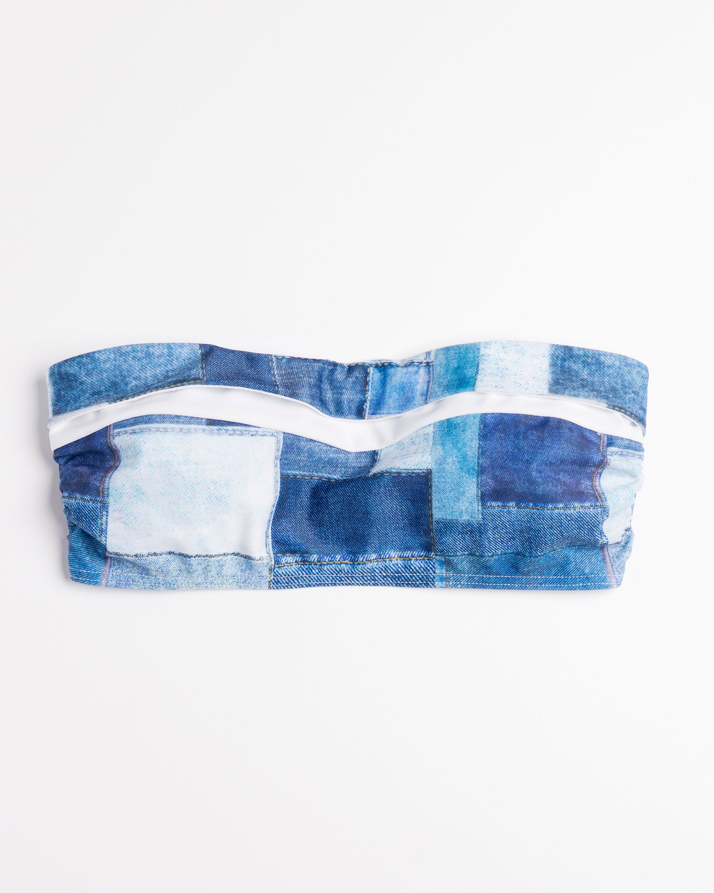 Navalang Farmer mintás bandeau bikini felső kontrasztos fehér díszcsíkkal, előről, fehér háttéren