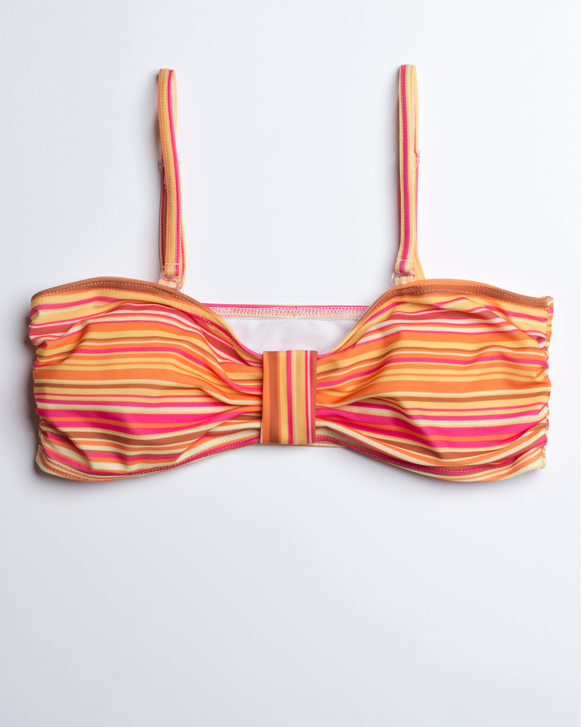 Pink csíkos, levehető pántos Bandeau bikini felső előről fotózva, fehér háttéren