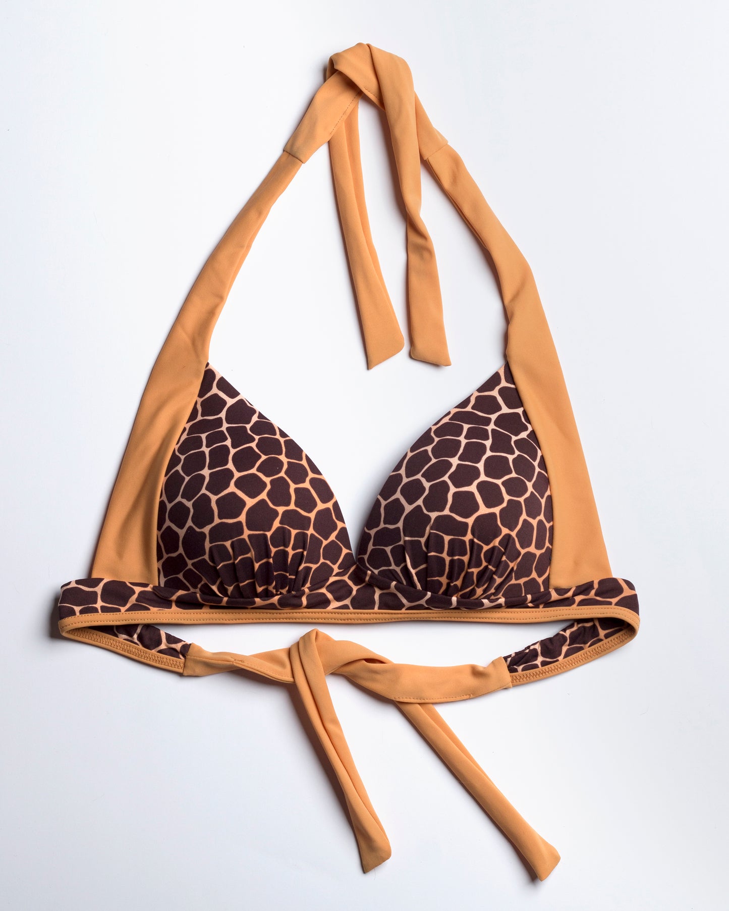 Zsiráfmintás push-up bikini felső széles pántos termék fotója, fehér háttéren.