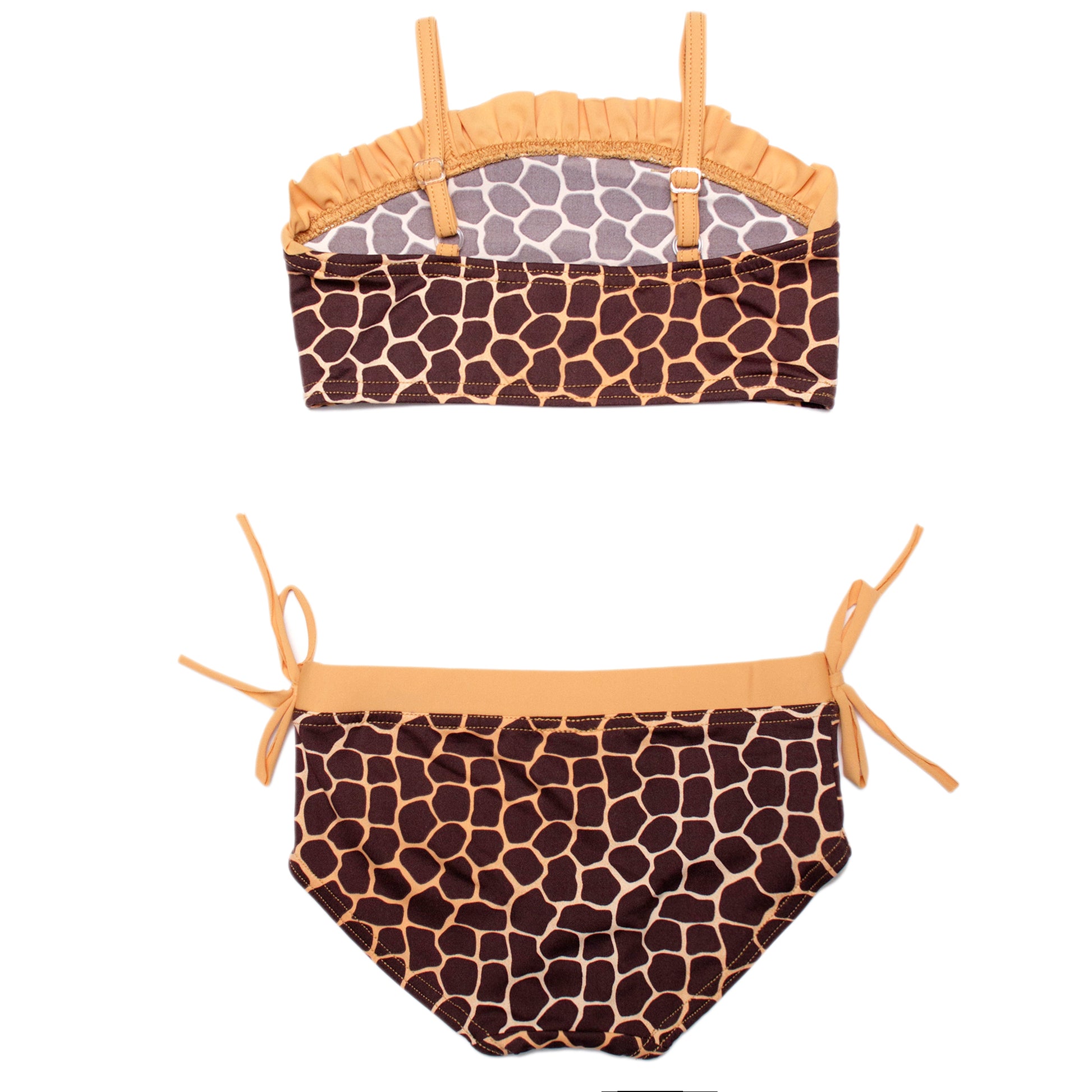 Zsiráf mintás kétrészes kislány bikini szett hátulról fotózva fehér háttéren, állítható vállpántos felsővel és klasszikus bugyi szabású alsóval.